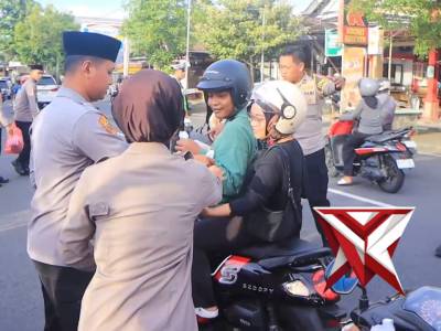 KAPOLRES NGAWI BERBAGI DI BULAN RAMADHAN - PoliceTube