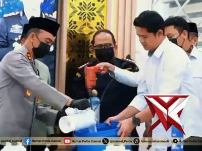 Kapolda Sumsel Pimpin Pemusnahan Barang Bukti, Tegaskan Komitmen Berantas Penyalahgunaan Narkoba - PoliceTube