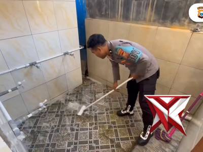 BAKTI RELIGI SIEPROPAM POLRESTA TIDORE DI MASJID BHARA TAQWA - PoliceTube