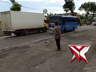 Polsek Karanganyar - PoliceTube