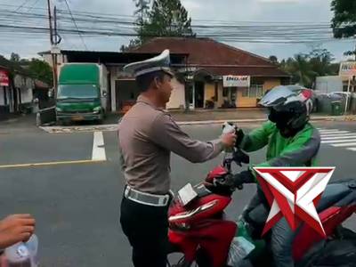 Berbagi Takjil Bersama Sat lantas Polres Ciamis - PoliceTube