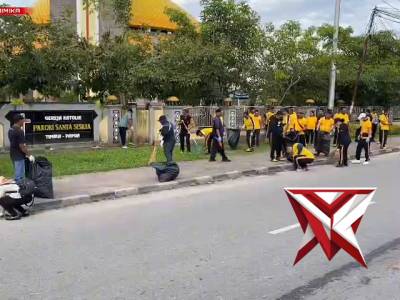 Polres Mimika Bersama TNI dan Unsur Dinas di Kab. Mimika Melaksanakan Hari Peduli Sampah Nasional - PoliceTube