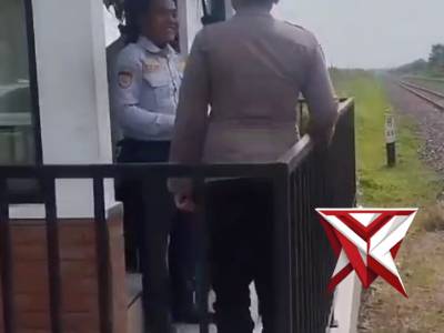 Polsek Mojoanyar - PoliceTube