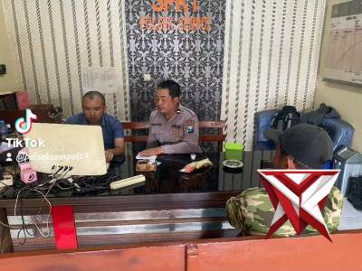 Pelayanan Humanis Anggota Polsek Sempol di Mako - PoliceTube