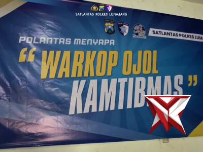Satlantas Polres Lumajang Pasang Banner Warkop Ojol Kamtibmas, Wujudkan Komunikasi Cepat dengan Komu - PoliceTube