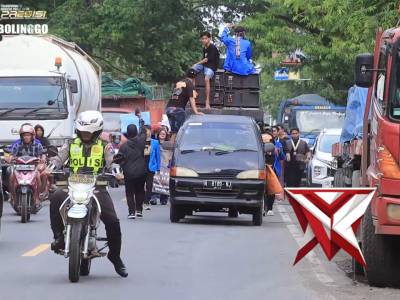 Polres Probolinggo melaksanakan Pelayanan Aksi damai dari PC PMII Probolinggo di depan Kantor DPRD K - PoliceTube