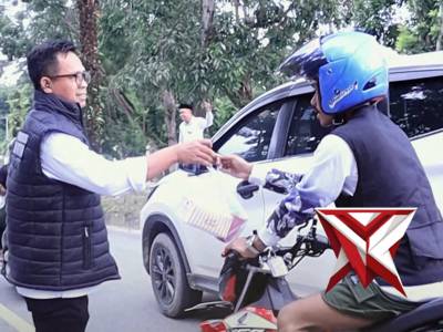 AKSI RAMADAN PENUH KEPEDULIAN, DITRESKRIMSUS POLDA SULTRA BAGIKAN TAKJIL KEPADA MASYARAKAT