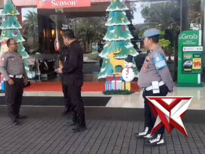 Patroli pusat-pusat perbelanjaan - PoliceTube