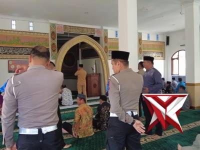 Sholat Jum'at berjamaah di Polres Bengkalis - PoliceTube
