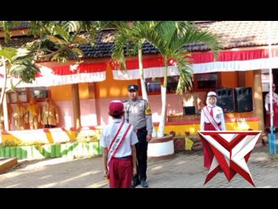 Pembina upacara hari senin