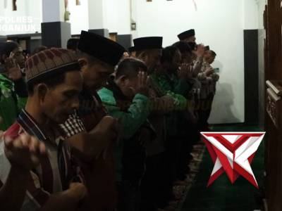 Polres Nganjuk bersama komunitas ojek online (Ojol) menggelar Sholat Ghoib dan doa bersama - PoliceTube
