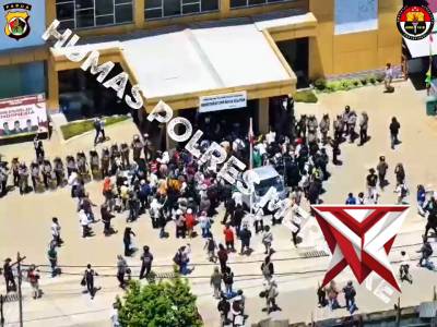 Polres Merauke Kawal Aksi Unjuk Rasa - PoliceTube