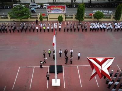 Kapolresta Banda Aceh Serahkan Penghargaan Untuk 51 Personel Berprestasi - PoliceTube