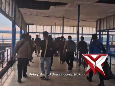 Ditpolairud Polda Riau berhasil mengungkap dugaan penyelundupan manusia di Dumai - PoliceTube