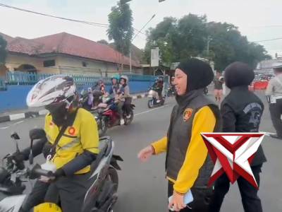 Ramadan PRIMA, Polres Sukabumi Kota bagi-bagi takjil. PolresSukabumiKota PolriPresisi poldajabar - PoliceTube