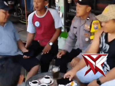 Bhabinkamtibmas Polsek Paron Kopling kopi keliling berdialog Dengan masyarakat - PoliceTube
