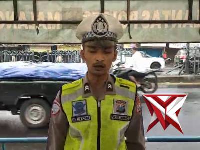 Briptu Elton Pujo Menyampaikan live report Pagi hari di Jalan Raya Lawang Kec. Lawang Kab. Malang - PoliceTube