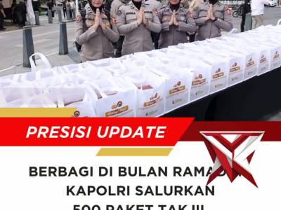 Pejabat Utama Mabes Polri membagikan 500 paket takjil kepada masyarakat
