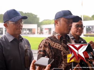 Keterangan Pers Mensesneg Prasetyo Hadi, Halaman Istana Merdeka, 12 Agustus 2025 - PoliceTube