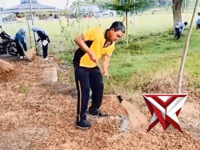 Giat Jum'at bersih-bersih - PoliceTube