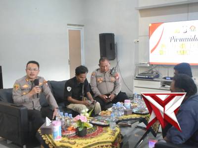 Ngopi Bareng Bersama Puluhan Awak Media,Mempererat jalin Silaturahmi. - PoliceTube