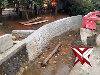 Proses pembuatan saluran irigasi polres Seluma