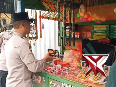 PATROLI PEMANTAUAN TOKO TOKO PENJUAL KEMBANG API/PETASAN DIWILAYAH HUKUM POLSEK TEMPURSARI - PoliceTube