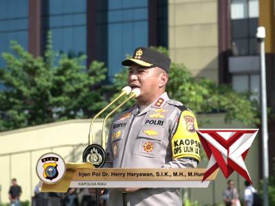 Kapolda Riau Pimpin Upacara Laporan Kenaikan Pangkat Polri dan PNS