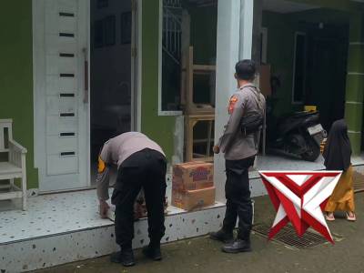 Kegiatan Penyaluran Sembako - PoliceTube