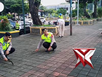 Kurve serentak - PoliceTube