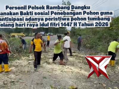 Personil Polsek Rambang Dangku Melaksanakan Bakti sosial penebangan pohon  guna