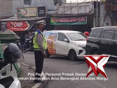 Unit Lantas Polsek Gedangan Gatur Lalin Pagi, Wujudkan Arus Lancar dan Aman - PoliceTube
