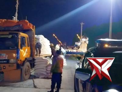 Giat Patroli Blue Light dialogis dengan pekerja berikan himbauan Kamtibmas Antisipasi 3C - PoliceTube