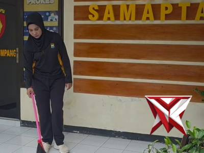 Selain memberikan pelayanan yang terbaik bagi masyarakat, merupakan tugas Polri untuk menjaga - PoliceTube