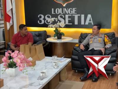 Kapolres Magetan menerima audiensi dari Komunitas Magetan Vespa Bersatu sebagai wadah silaturahmi da - PoliceTube