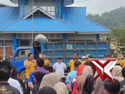 AKSI BERSIH SAMPAH BERSAMA TNI-POLRI, PEMDA, DAN BUMN KABUPATEN LEBONG polriuntukmasyarakat Kapol - PoliceTube