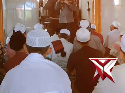 SAFARI JUM'AT POLSEK MAESAN DI MASJID AL AMIN DS. PUJERBARU - PoliceTube