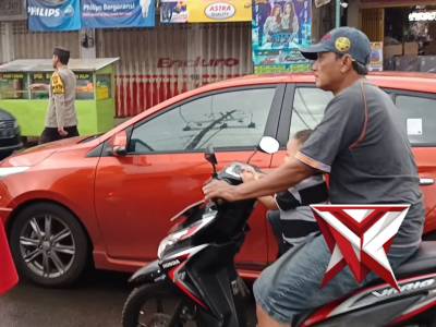 POLSEK MAESAN GATUR LALIN PASAR TUMPAH - PoliceTube