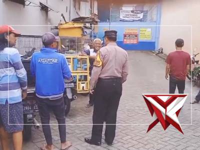 Anggota samapta Polsek Waru patroli ke pasar burung wadungasri - PoliceTube