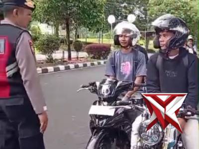 Himbauan pengemudi kendaraan R2 Motor Untuk memasang kelengkapan kendaraannya sesuai TNKB