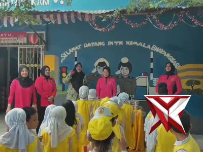 Pembagian Makanan Sehat untuk Anak TK Kemala Bhayangkari 08 Aceh Barat - PoliceTube