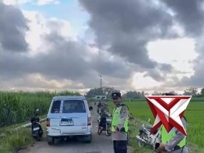 Kapolsek Bantur bersama anggota cek jalur antisipasi balap liar di wilayah Bantur - PoliceTube