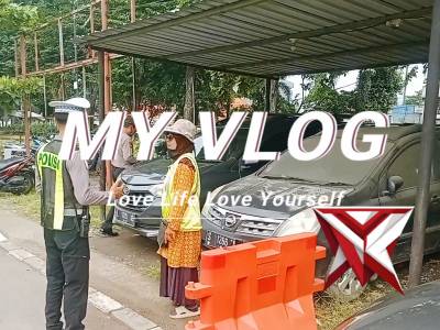 Himbauan anggota lantas kepada tukang parkir dekat SMPN 3 Waru - PoliceTube