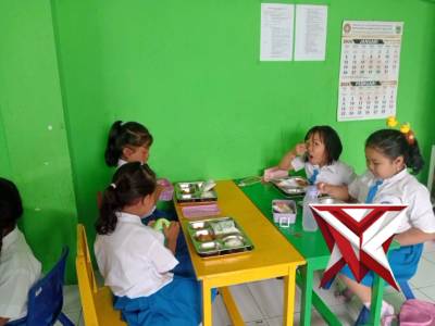 Makan bergizi - PoliceTube