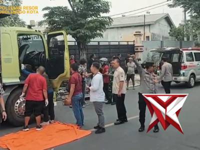 Penanganan dan evakuasi j3n4z4h sopir yang ditemukan meninggal di Kelurahan Pilang Kec. Kademangan - PoliceTube