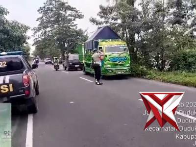 PENERTIBAN LARANGAN JAM OPERASIONAL - PoliceTube