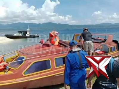 Speedboat yang nyaris tenggelam di Laut Jailolo berhasil ditangani dengan sigap - PoliceTube