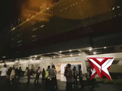 PENGAMANAN BOLA PERSIS SOLO VS PSBS BIAK - PoliceTube