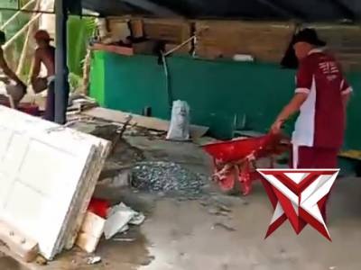 Polisi Penolong, Seorang Bhabinkamtibmas Membantu Membangun Masjid - PoliceTube