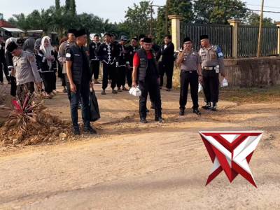 Polsek keluang berbagi - PoliceTube